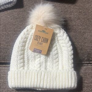 Northeast Women's Cozy Knit Beanie - White